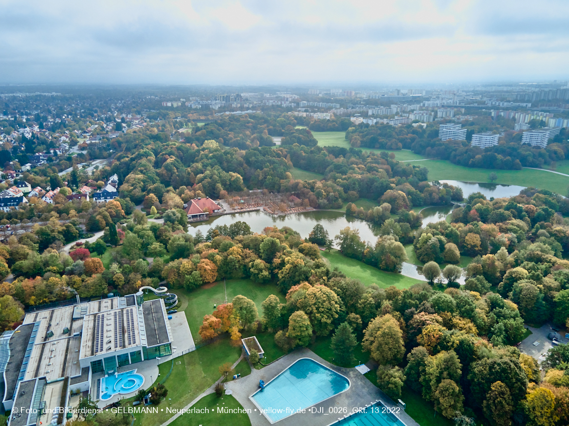 13.10.2022 - Der Ostpark mit See und Biergarten in Neuperlach